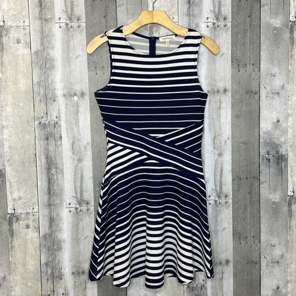 monteau women’s blue and white striped sleeveless midi dress. Size medium. EUC - Picture 1 of 10
